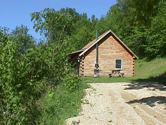 lg cabin side.jpg (84142 bytes)